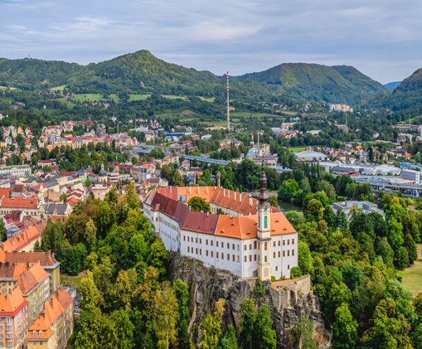 Chateau,Above,The,River,Elbe,In,D??ín,,Czech,Republic